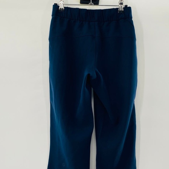 Lululemon On the Fly Crop 23" True Navy Pants Size 2 Straight leg Easy Lycra - Picture 11 of 16